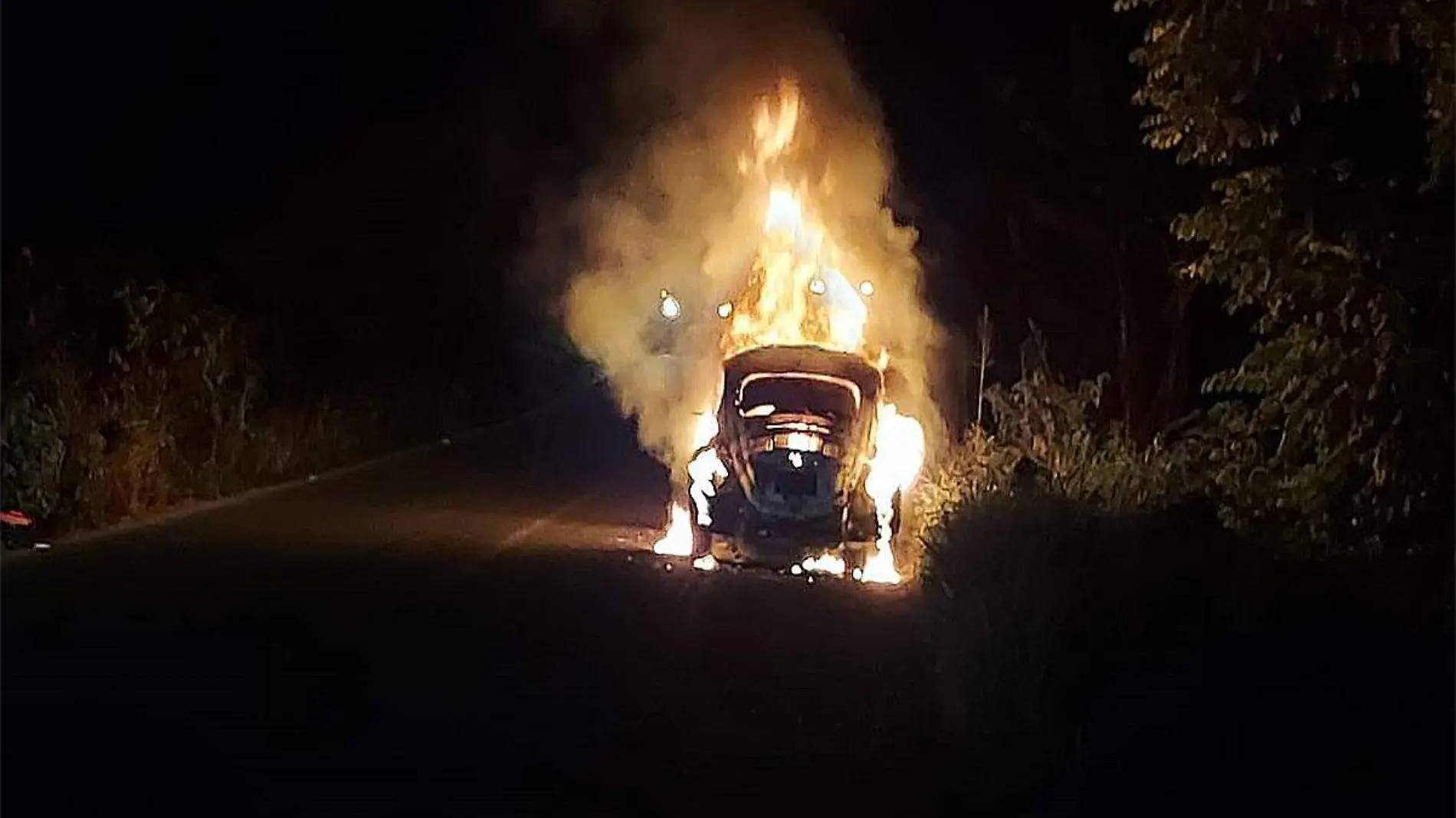 Incendio de automóvil en comunidad de Papantla